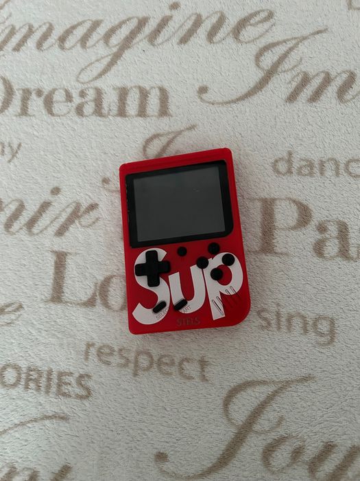 Sub преносима конзола игра