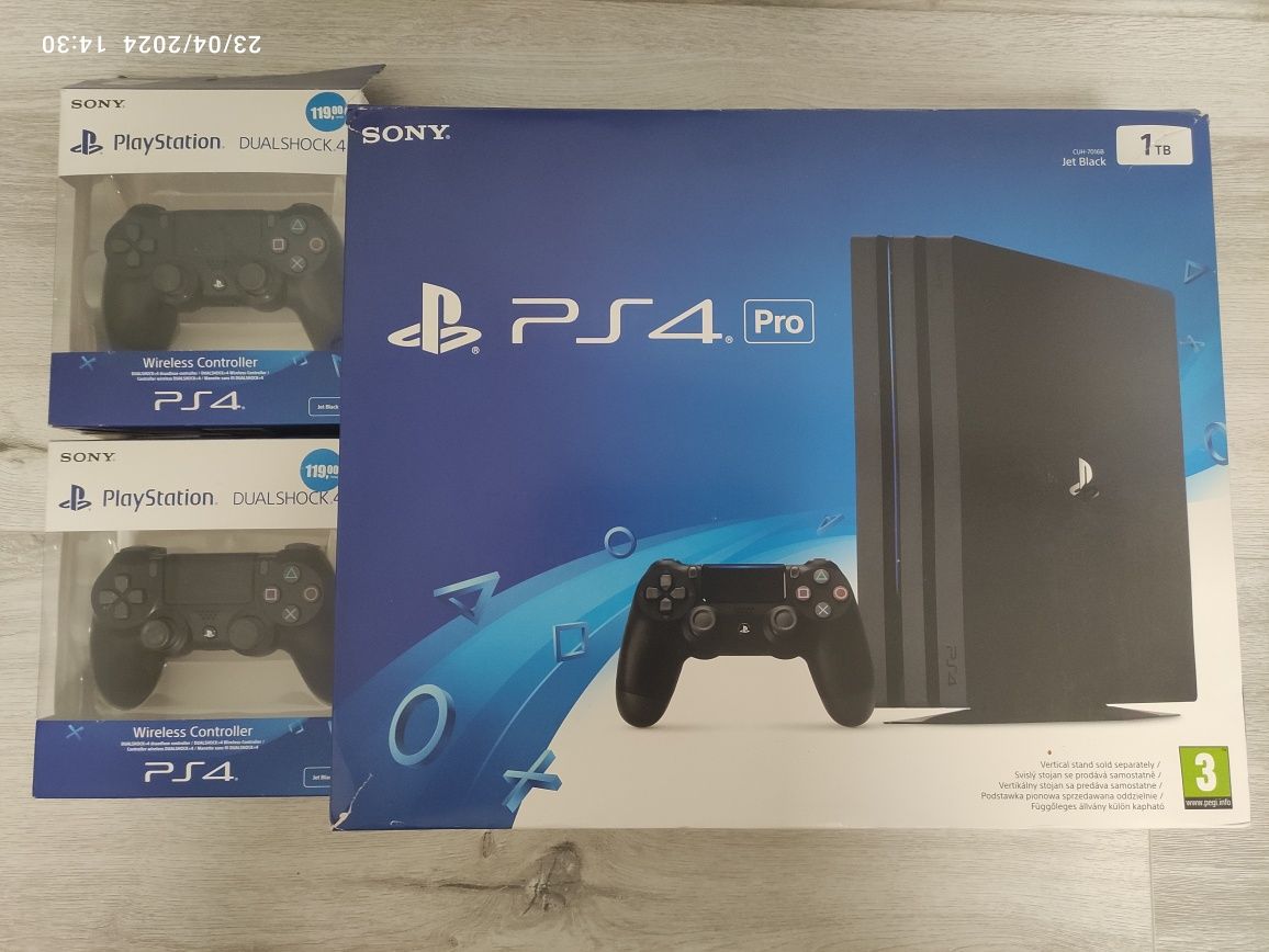 Playstation 4 Pro 1 TB SSD, 2бр. Джойстик Dualshock 4, зарядно, камера