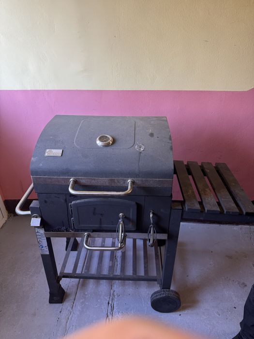 Грил барбекю на въглища