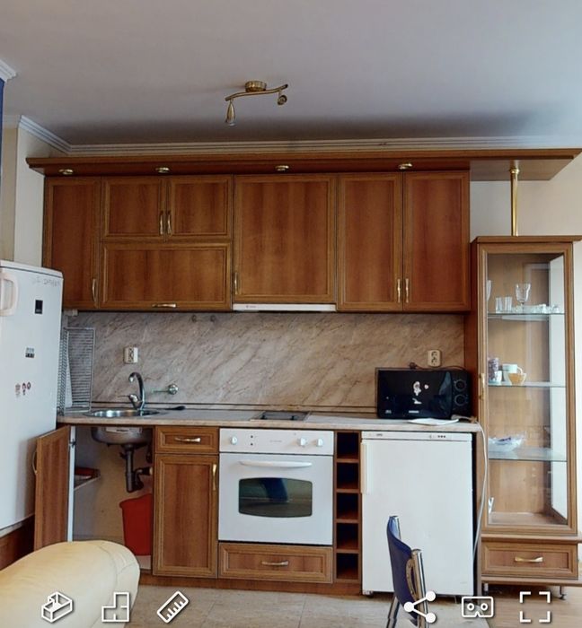 Кухня с голяма витрина