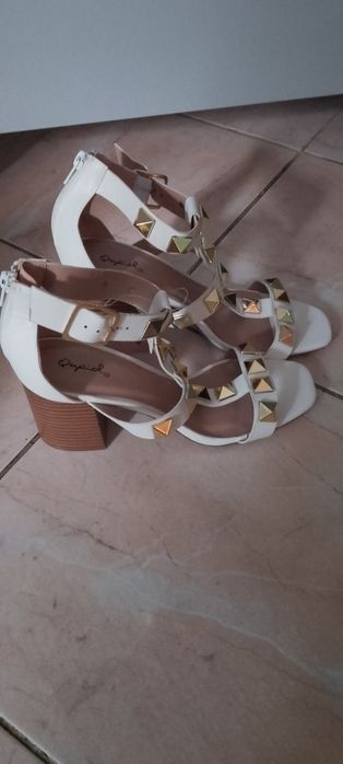 Vând sandale f frumoase