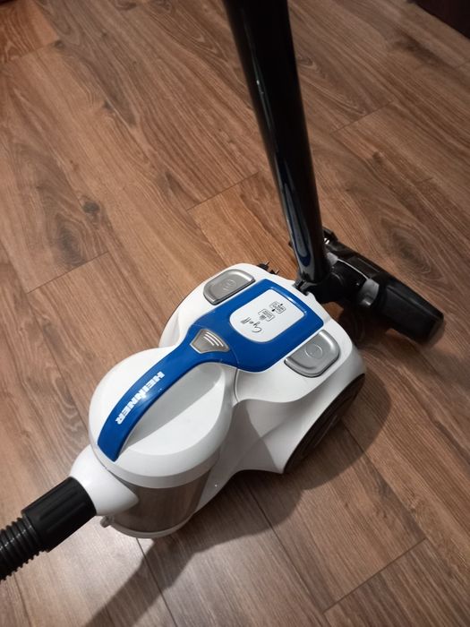 Vând aspirator Heinner