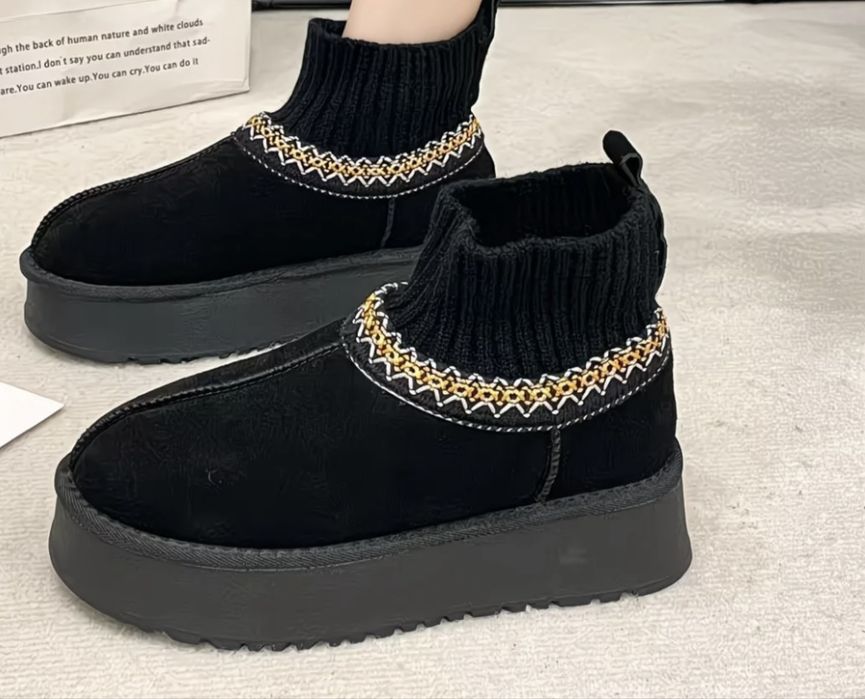 Сапоги угги  черного цвета