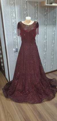 Бордовое вечернее платье