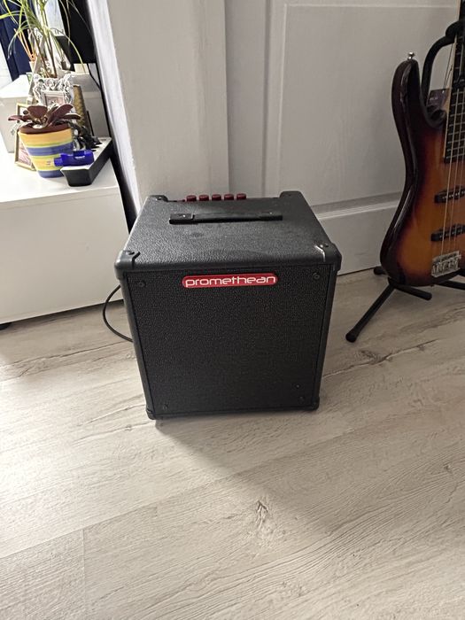 Chitara Bass cu amplificator