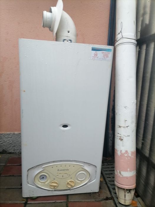 Vand centrala termica Ariston pe gaz functionala. Vand/schimb/piese