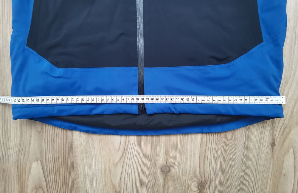 Columbia Cirgue Bowl geaca schi
Noua. 
Omni-tech o membrană inovato