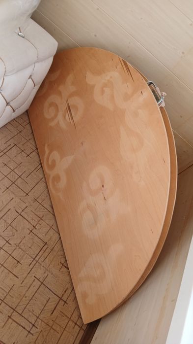 Стол национальный круглый