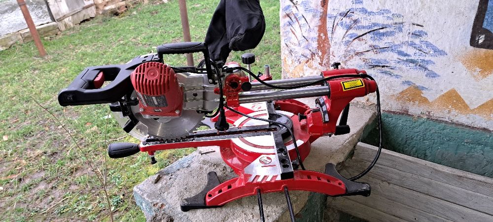 Fierăstrău unghiular einhil folosit de doua ori