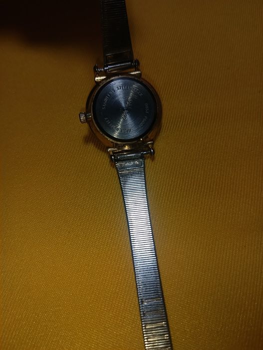 Елегантен Quartz дамски часовник - 20 лв