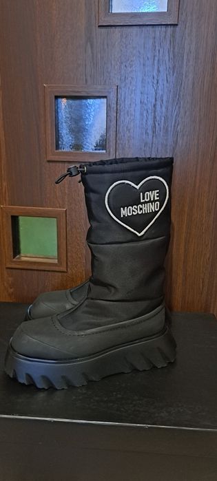 Нови оригинални Love Moschino