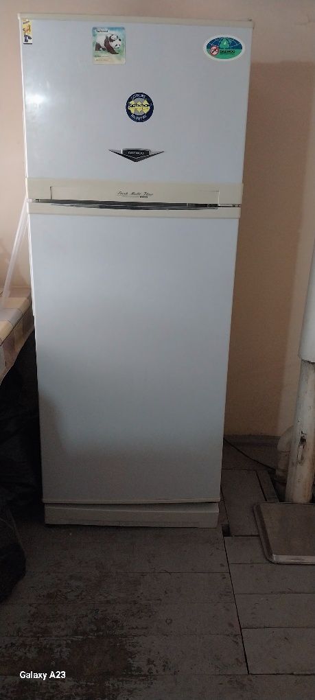 ХОЛОДИЛЬНИК ,,DAEWOO,,в хорощем состояние