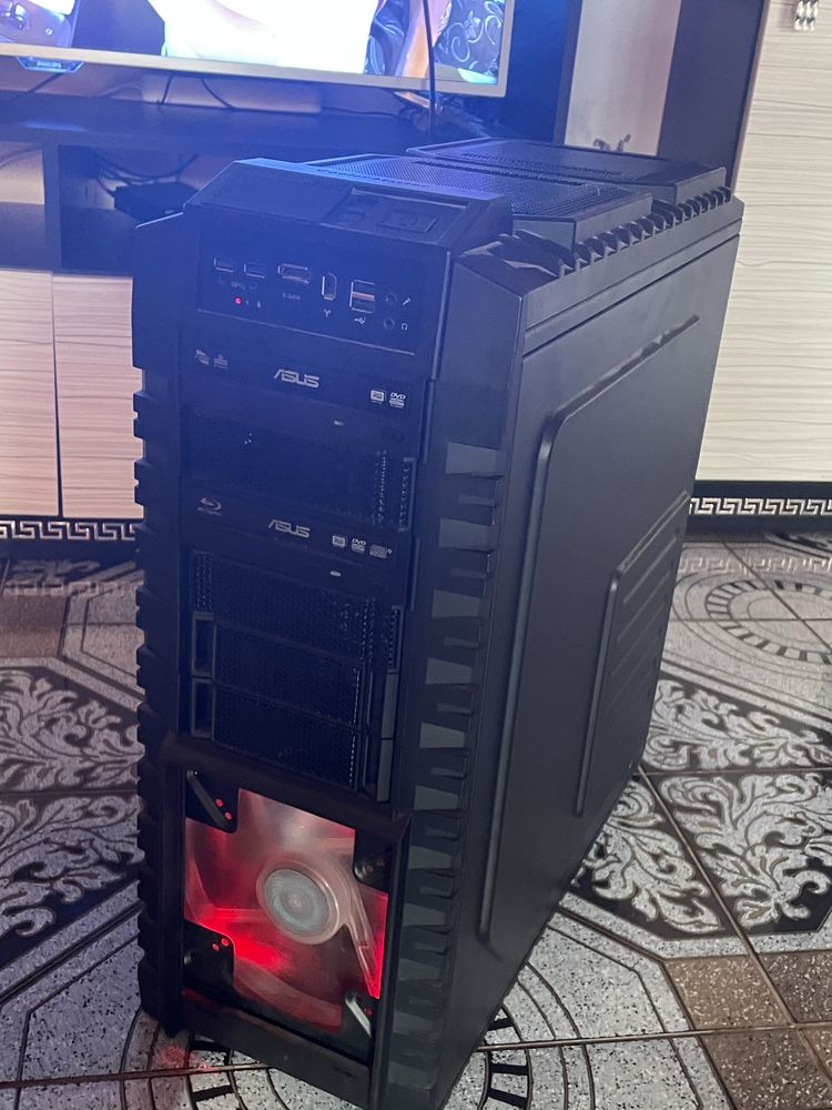 Геймърски компютър ASUS
