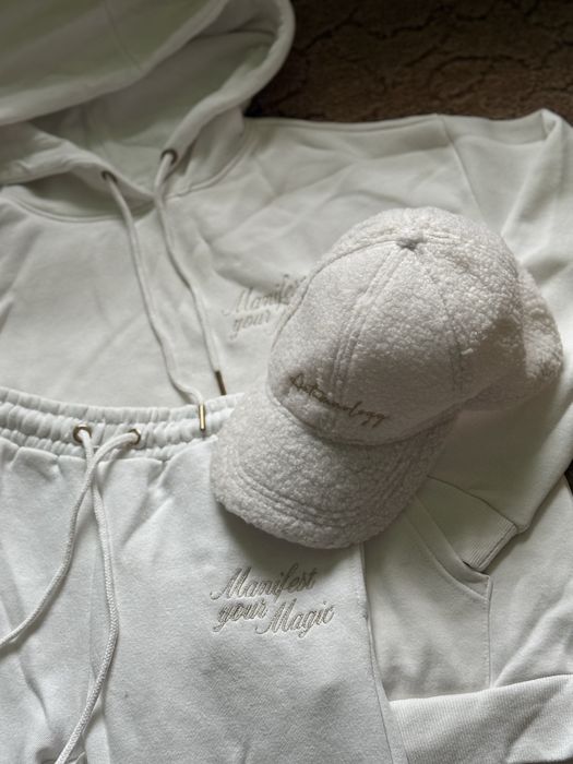 Комплект + шапка и подарък раница