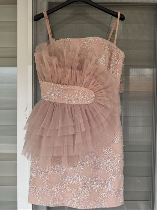 Официална розова къса рокля Amia