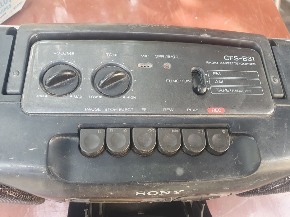 Sony radio casetofon stereo in stare de functionare.