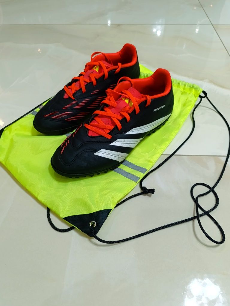 Футболни обувки Adidas predator