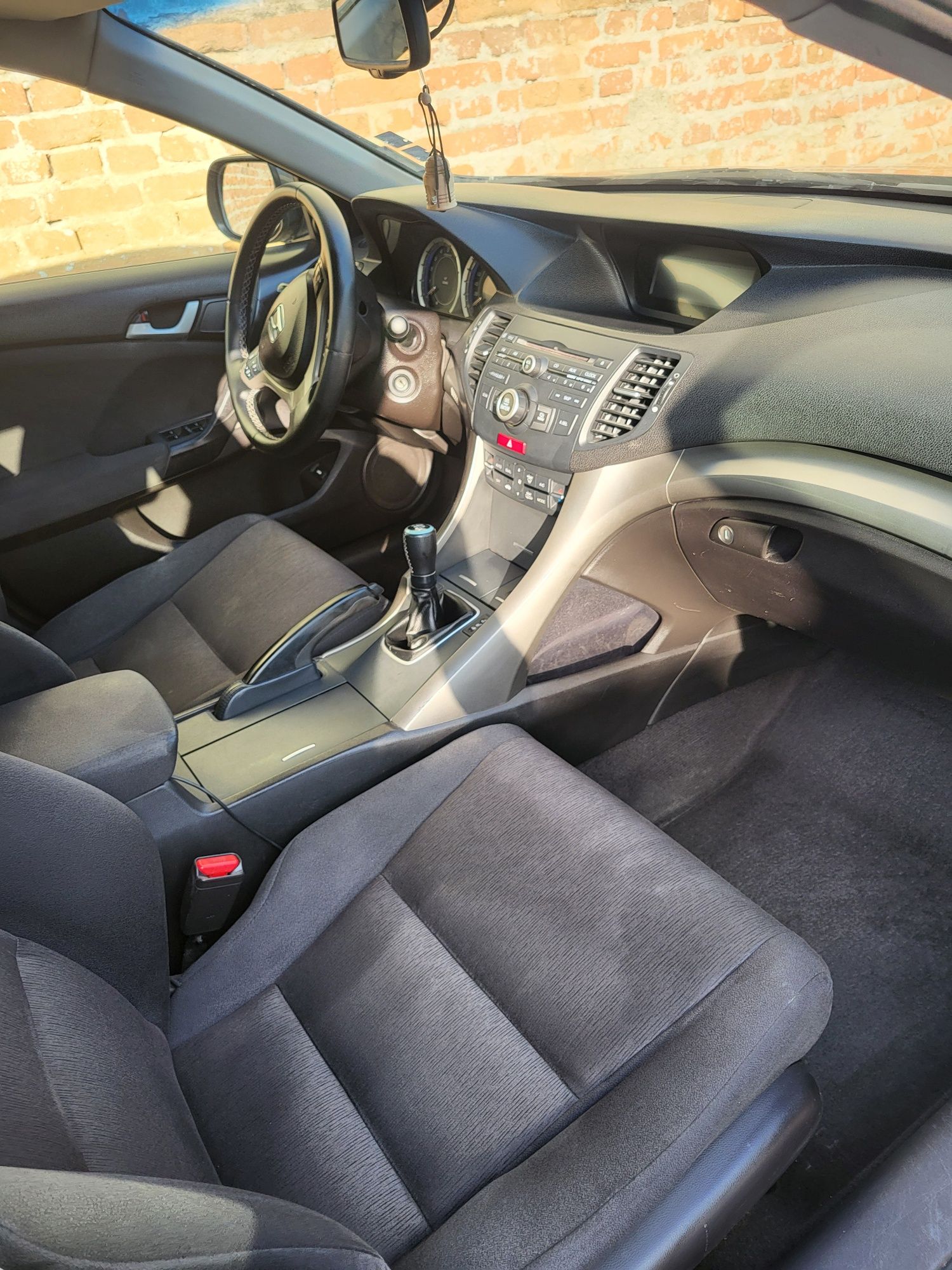 Продавам Honda Accord
