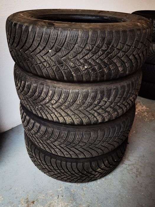 Vând anvelope iarnă Hankook 195 65 R15