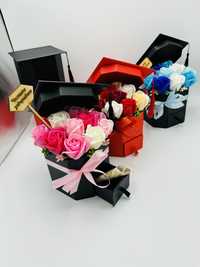 Кутия с вечни ароматни сапунени рози за абитуриент