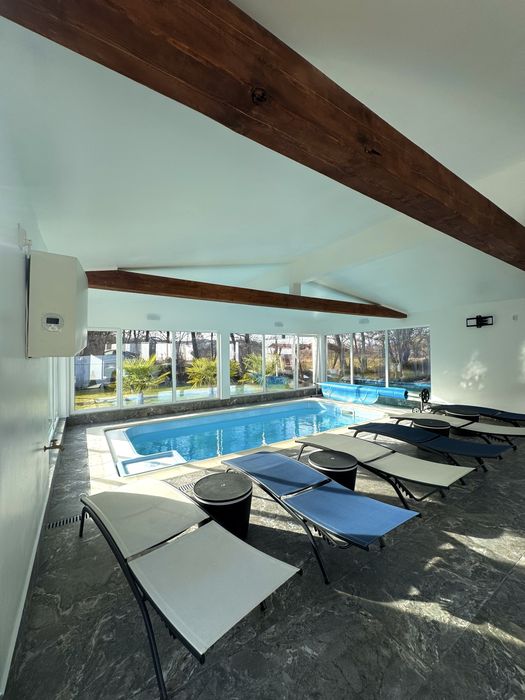 Cabana de inchiriat cu piscina interioara si ciubar REVELION OCUPAT