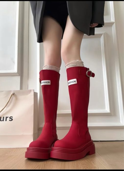 Ayollar va qizlar uchun etiklar