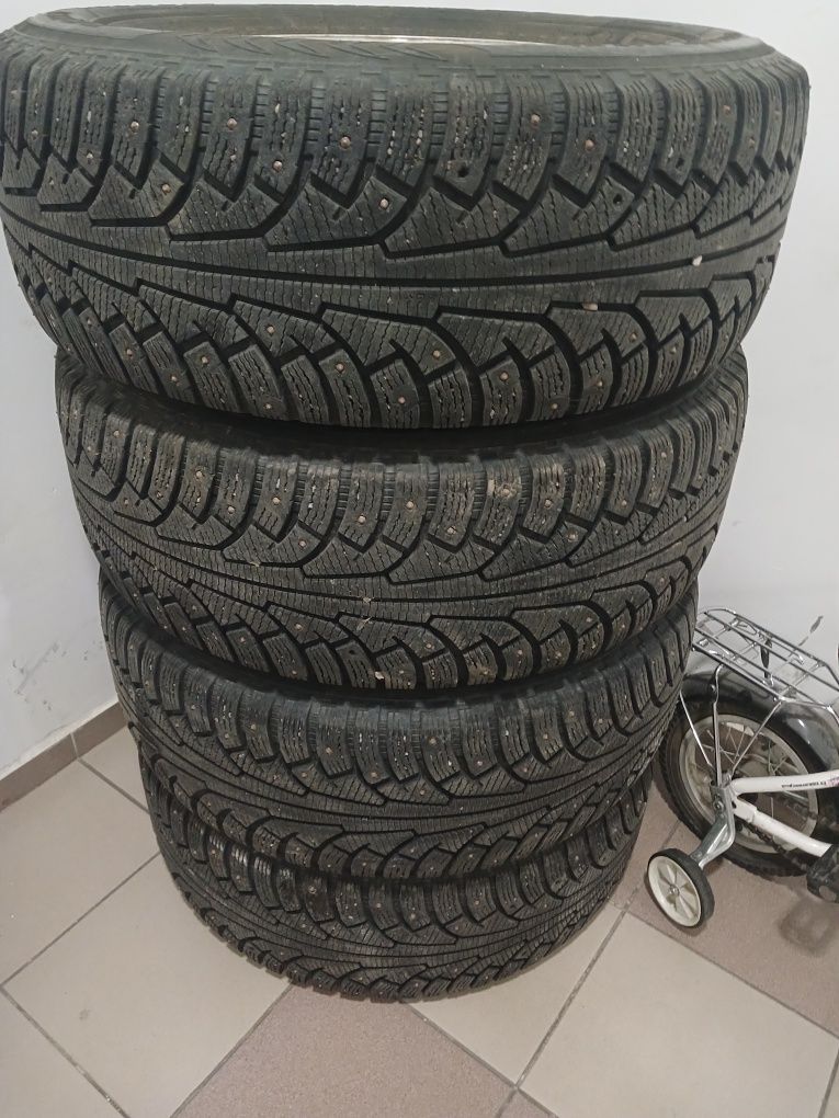 NOKIAN  резину с дисками шипы