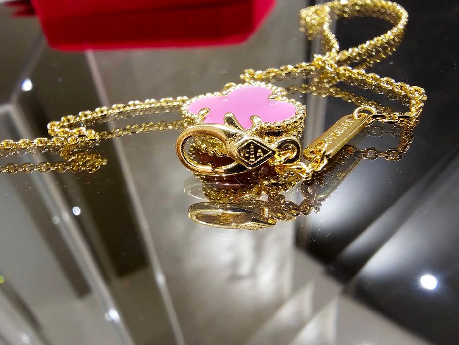 Van Cleef & Arpels VCA Gold Pink Opal Alhambra Clover Дамско Колие