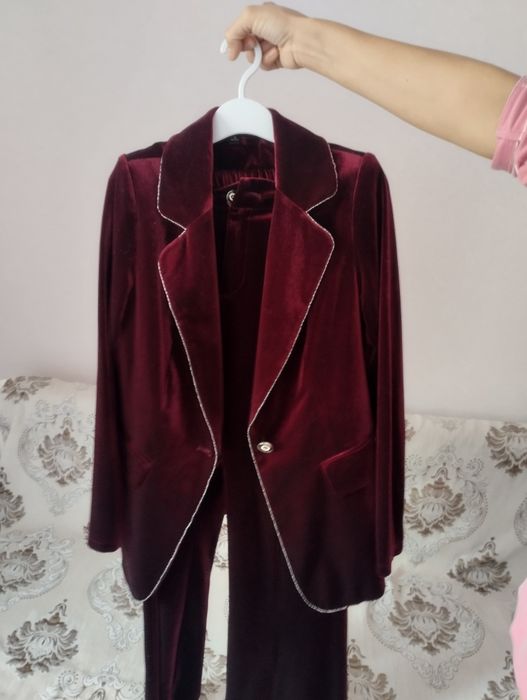 Продам костюм женский