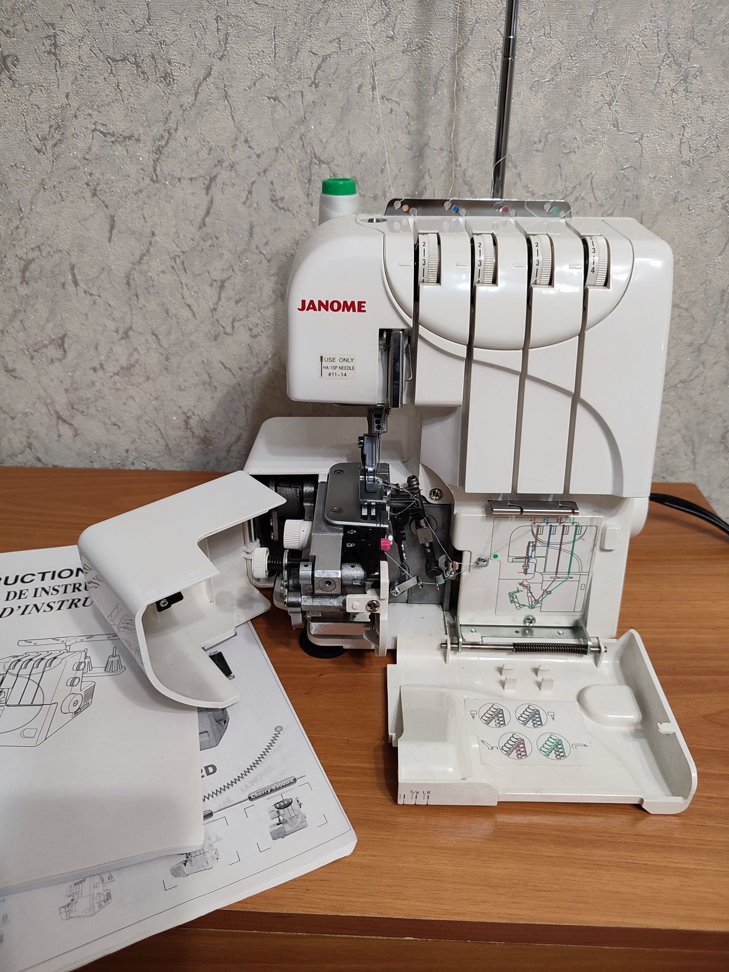 Оверлок Janome RE73