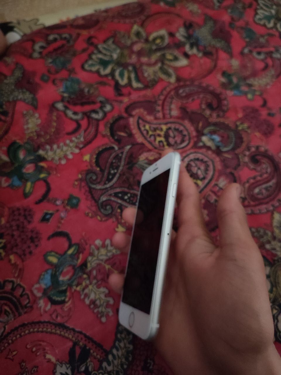 iPhone SE 2020 sotiladi