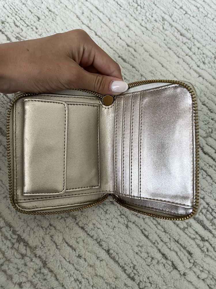 Оригинално портмоне на Guess