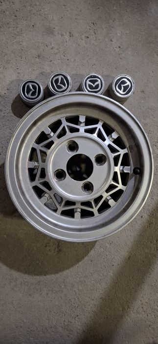 Сакадиски 200 $  Мазда размер  R 13