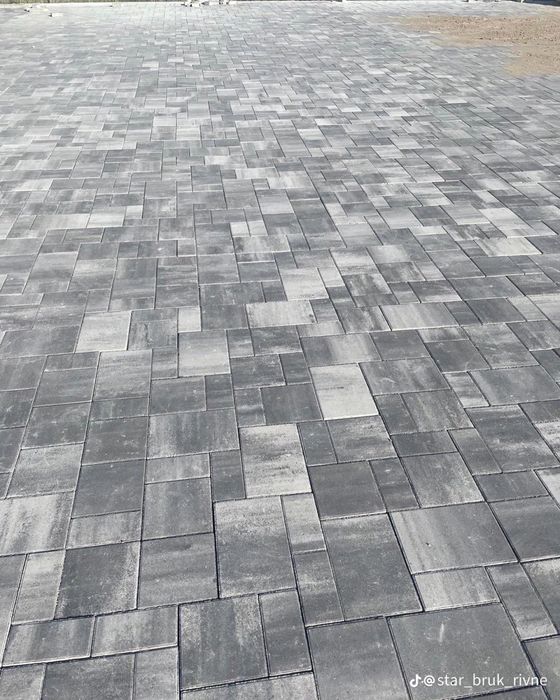 Amenajări curți cu pavaje, beton, borduri.