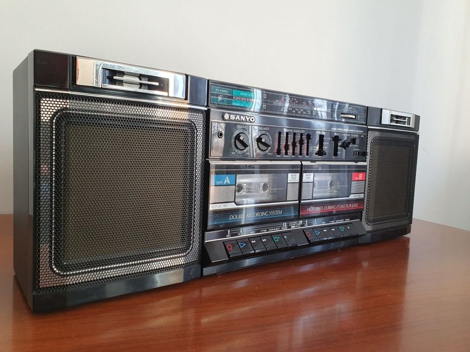 Radiocasetofon boombox retro Sanyo stare excelenta