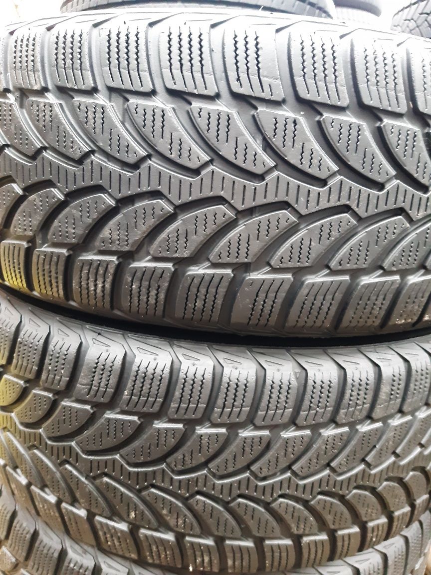 2 anvelope 225/65r17 iarnă marca Bridgestone, preț 180 lei bucata