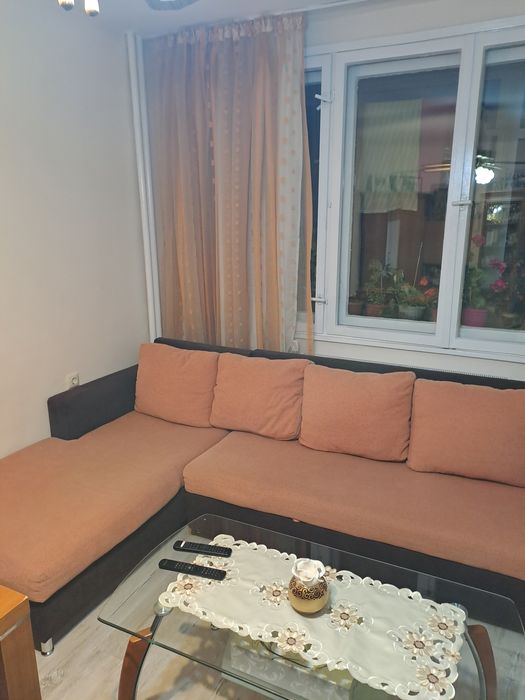 Ъглов диван за хол в добро състояние. Функция за спане,