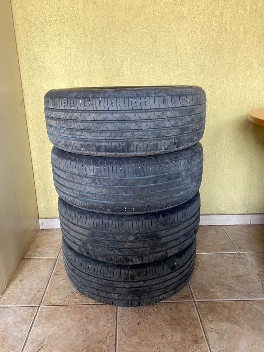 Vând cauciucuri vară Continental 215/50R18 Dot: 06.2021