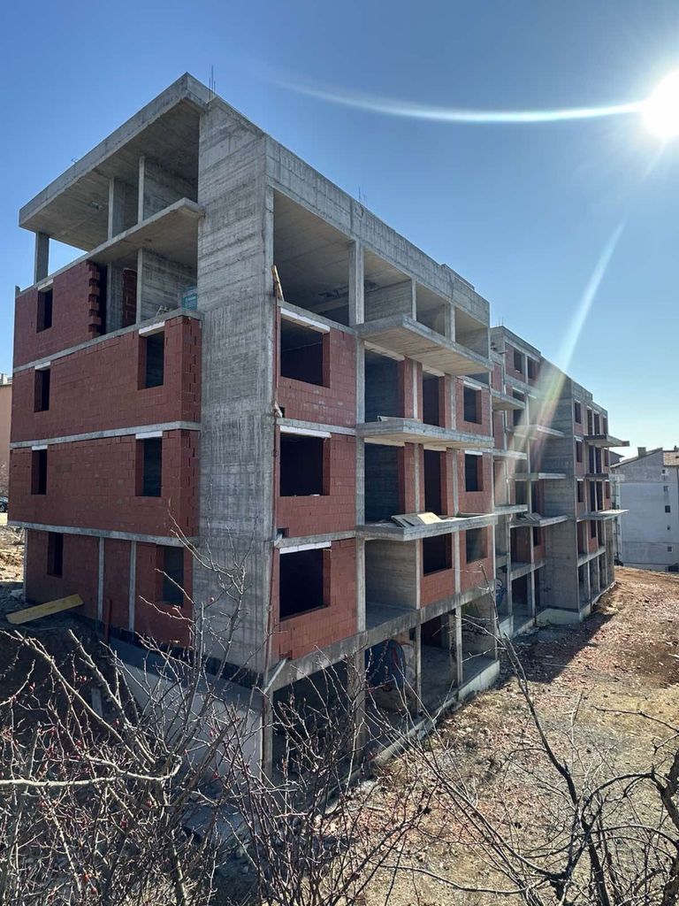 Продава се Тристаен апартамент в Благоевград, Освобождение - 99 кв.м за 1000 €/кв.м - Снимка #3