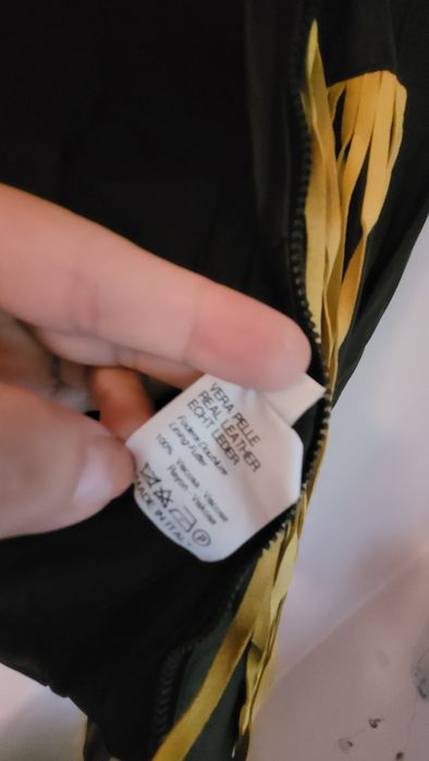 Jachetă din piele naturală cu franjuri galbene – Too Much