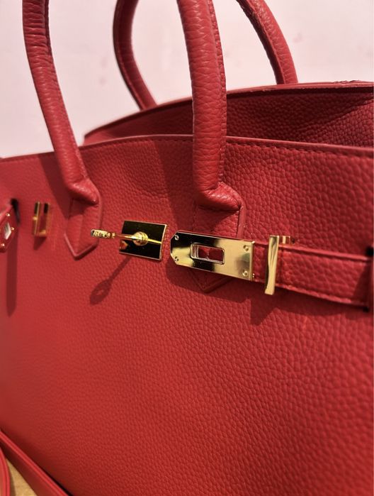 Сумка красная продам