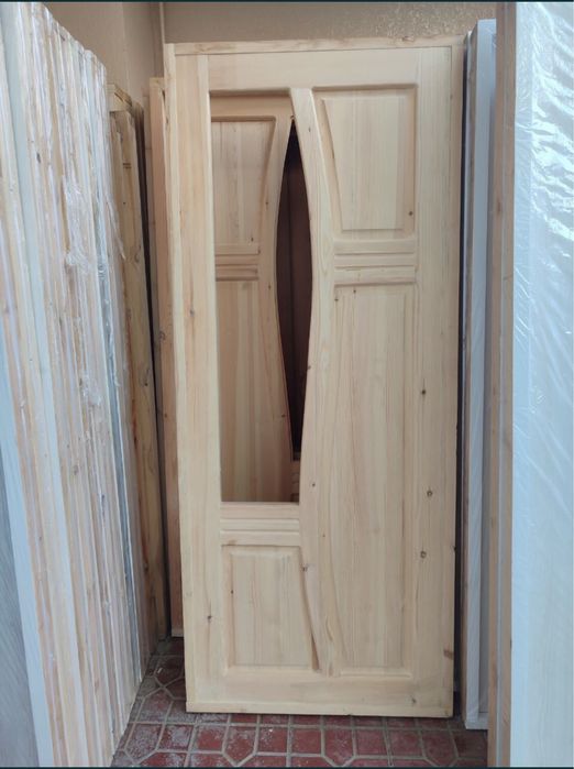 yog'och eshik va romlar