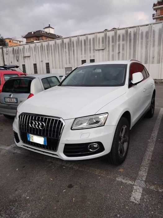 Vand  AUDI Q5 , stare foarte buna, km reali