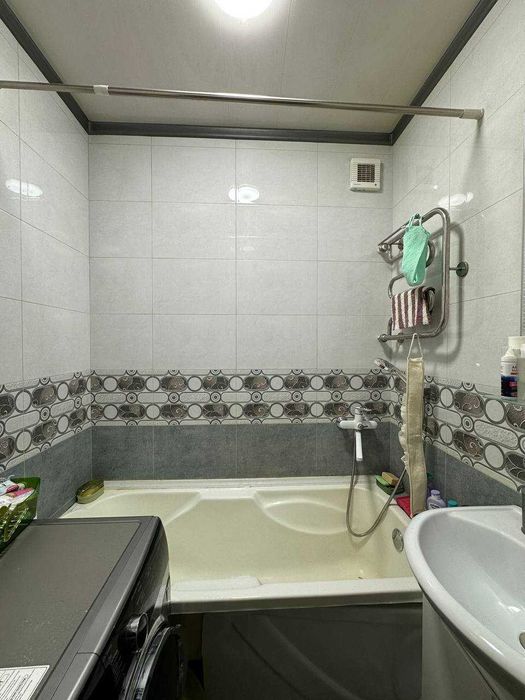 Массив Панельный.Продам 1 в 2 комнатную с ремонтом (41кв.м)