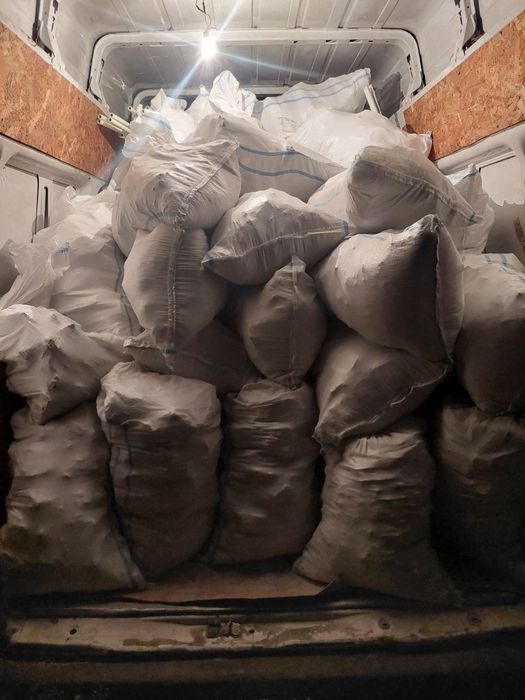 Vând nisip și pietriș