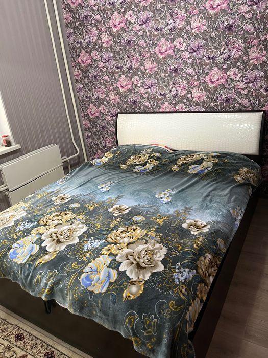 Кровать с матрасом