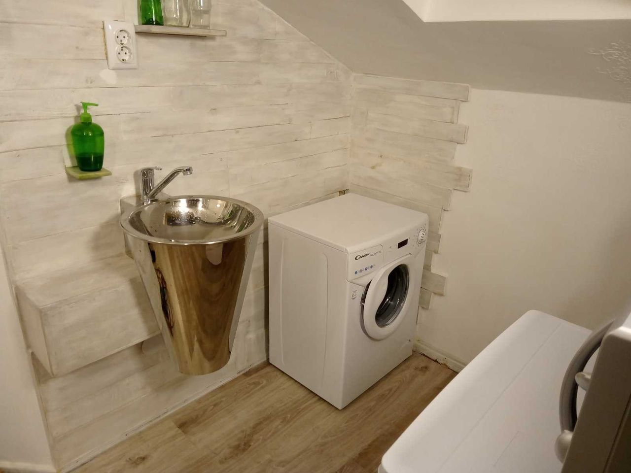 Дава се под наем Едностаен апартамент в Варна, Център - 27 кв.м за 229.5 € - Снимка #11
