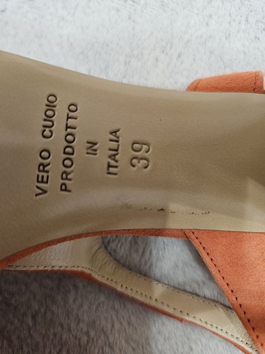 Sandale noi portocalii din piele de calitate italiana marime 39