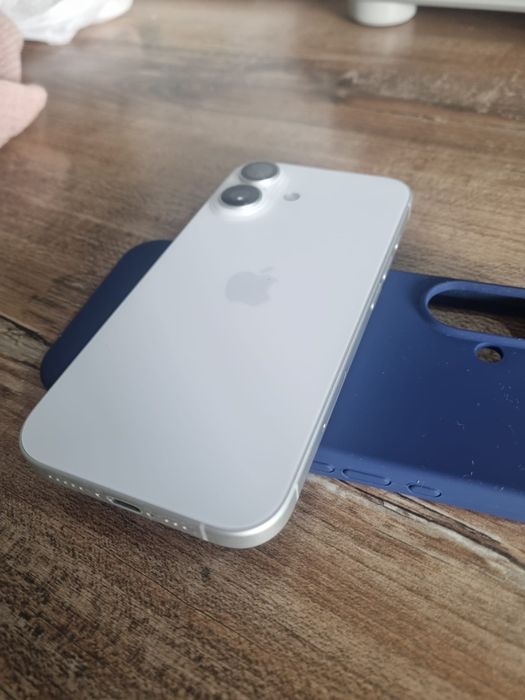 iPhone 16 în garanție