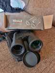 Binoclu 10×42 nou cu scala gradata pe stanga